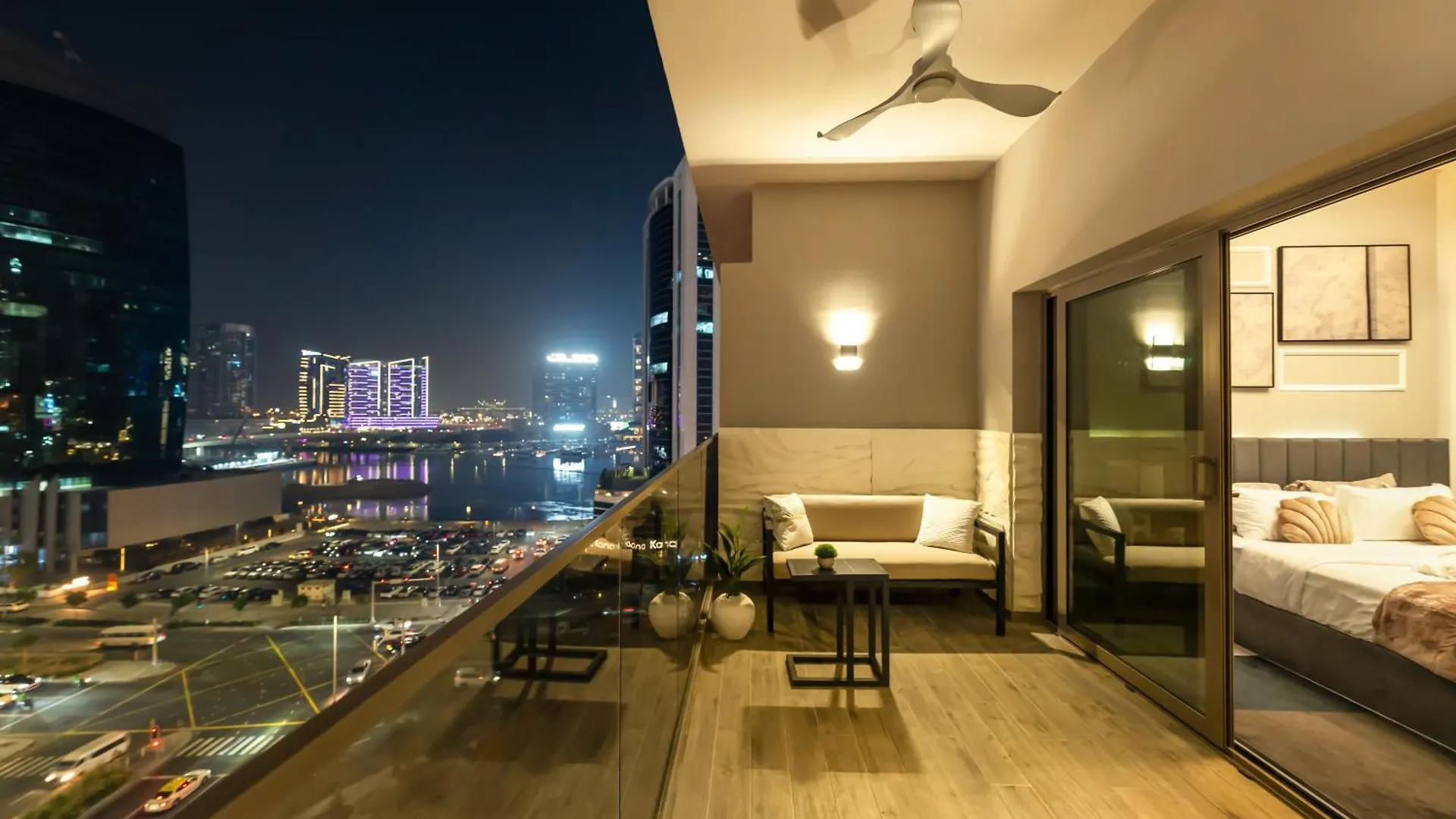 Chic 2Br Near Dubai Mall & Burj L Canal & City View I 5 Pax 0*,  阿拉伯联合酋长国
