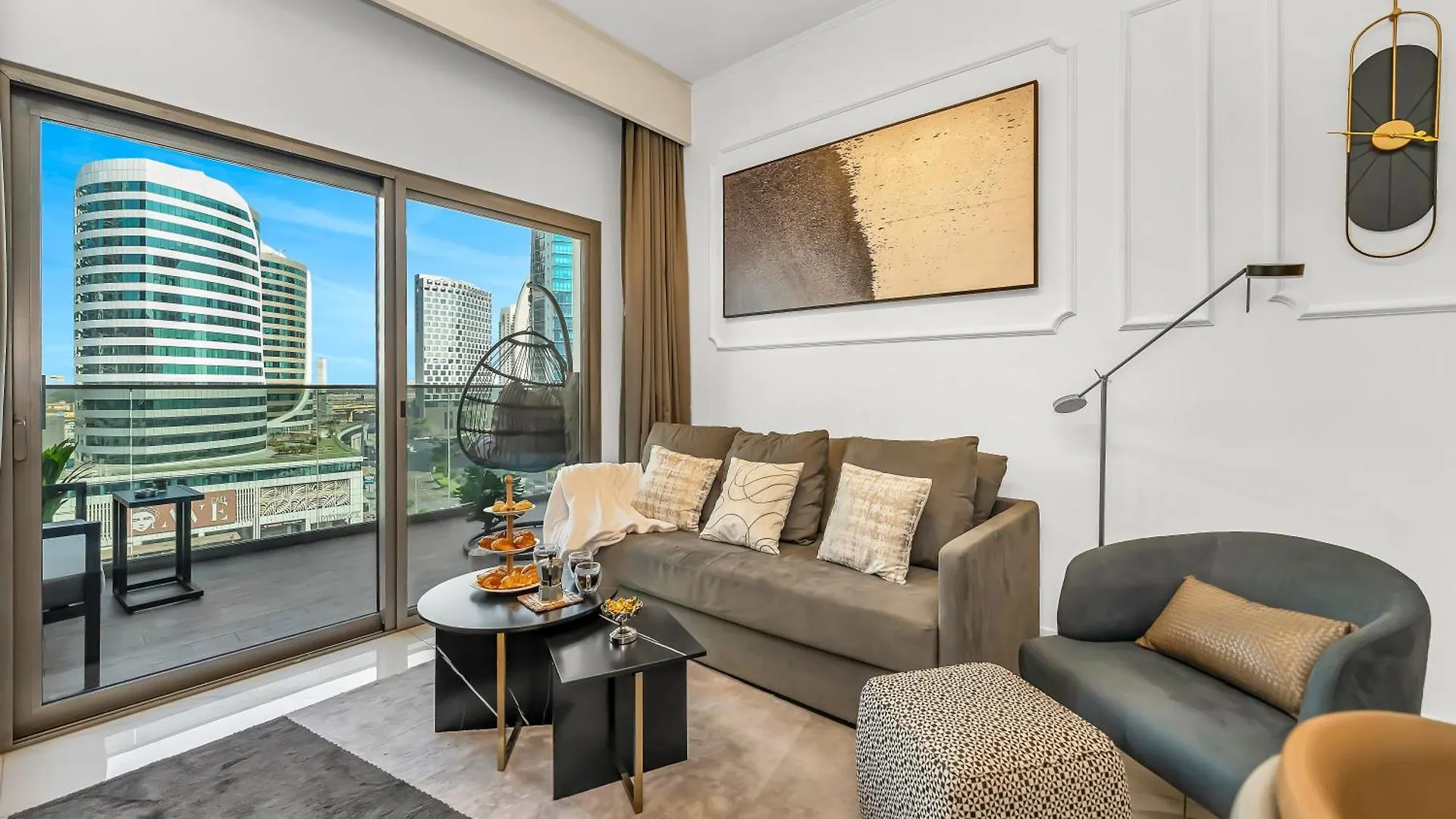 Chic 2Br Near Dubai Mall & Burj L Canal & City View I 5 Pax 0*,  阿拉伯联合酋长国
