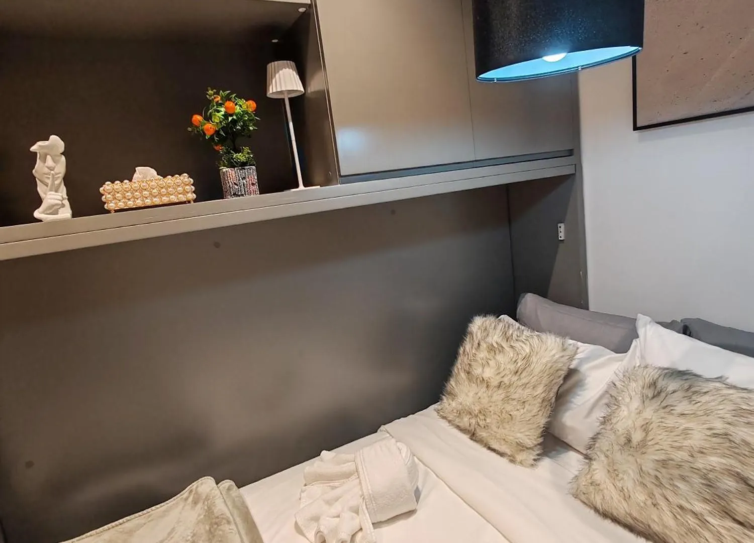 Apartment Chic 2Br Near Dubai Mall & Burj L Canal & City View I 5 Pax
