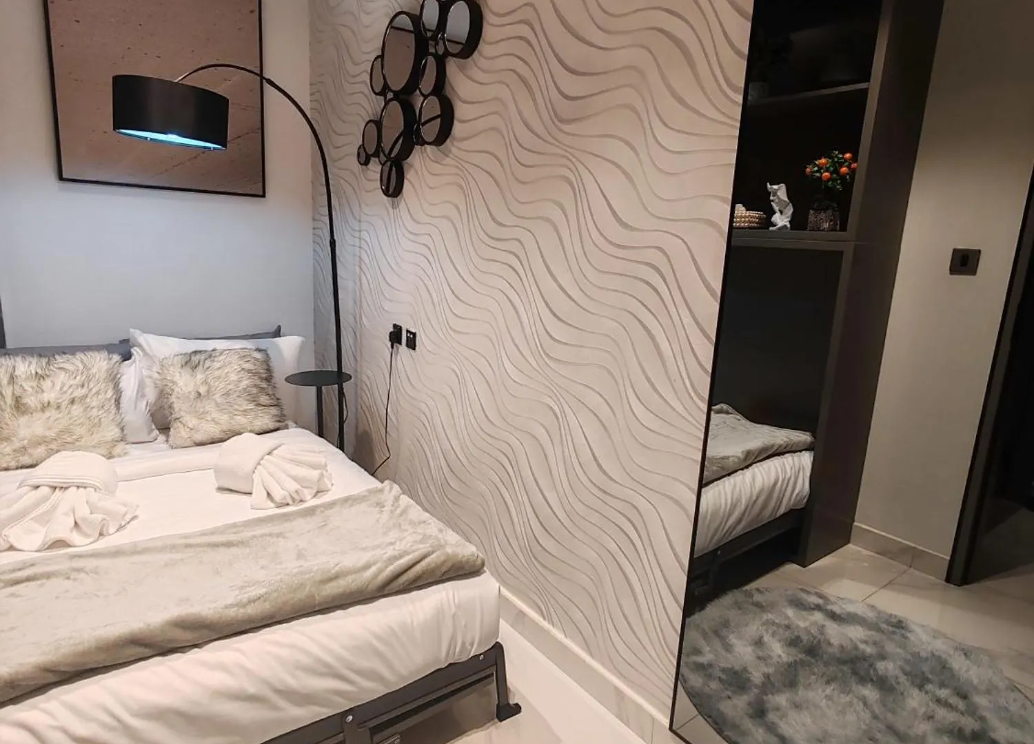 Chic 2Br Near Dubai Mall & Burj L Canal & City View I 5 Pax United Arab Emirates
