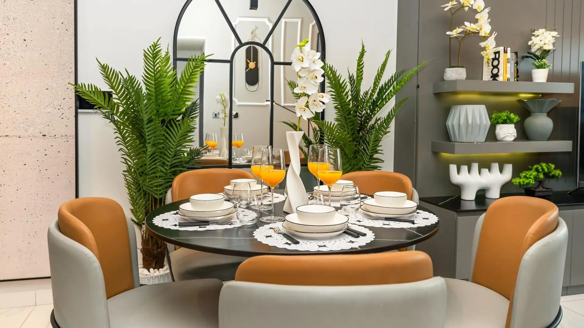 Chic 2Br Near Dubai Mall & Burj L Canal & City View I 5 Pax Apartment