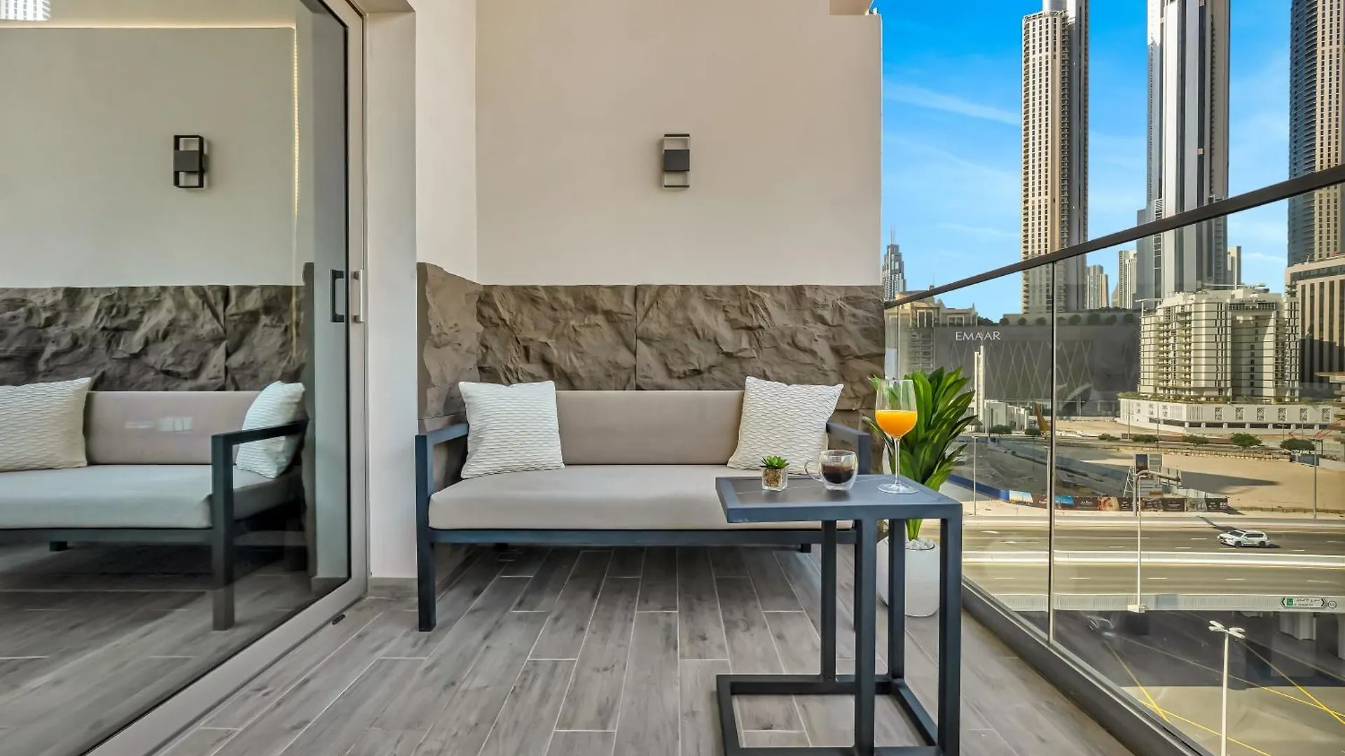 Chic 2Br Near Dubai Mall & Burj L Canal & City View I 5 Pax 0*,  United Arab Emirates